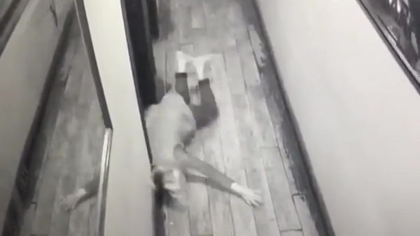 Hillary heeft morgenvroeg gegarandeerd hoofdpijn