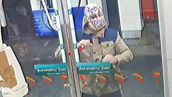 Dit is een overv... Ah verrek, de deur zit op slot