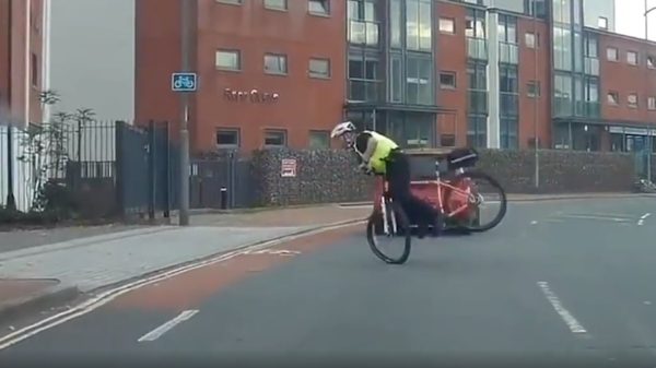 Politieagent komt er tijdens achtervolging achter dat zijn remmen iets te gevoelig zijn afgesteld