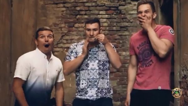 Beatbox Berry en zijn blyat mondharp laat presentatoren versteld staan