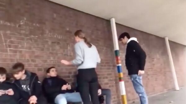 Melissa denkt ongestraft zomaar wat tikken te kunnen uitdelen