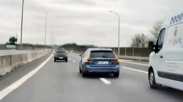 Ouderwetse verkeersruzie tussen twee kemphaantjes op de E314 bij Leuven