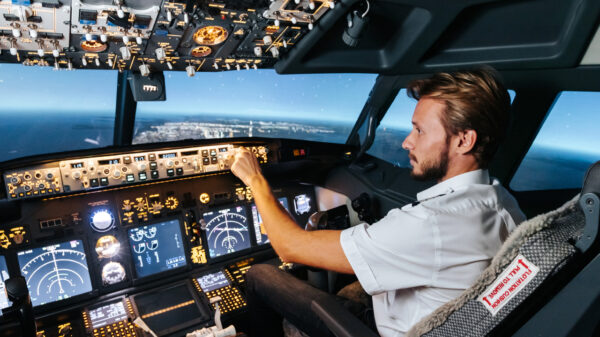 Piloot van British Airways ontslagen nadat hij voor het vliegen cocaïne van een vrouwenboezem snoof