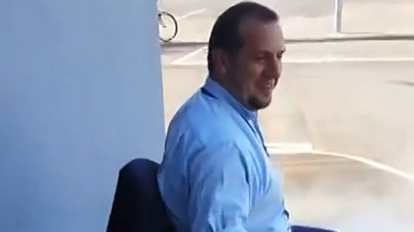 Brandblusser wordt ingezet als de verveling op het werk toeslaat