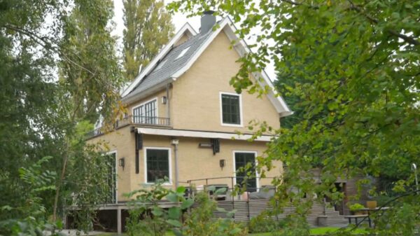 Voor dit huis in Amsterdam betaal je meer dan € 25.000,- per vierkante meter