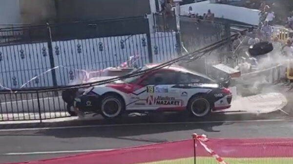 Brokkenpiloot sloopt Porsche tijdens race op Tenerife