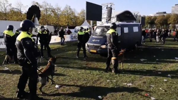 ME maakt korte metten met rellende bouwvakkers op het Malieveld
