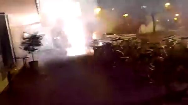 Moppie verandert straat in oorlogsgebied met miljoenmiljardklapper