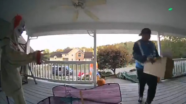 Pakketbezorger kan na deze Halloweendecoraties naar huis voor een schone onderbroek