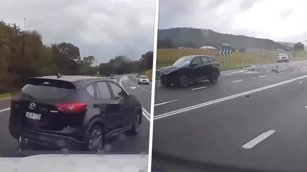Mazdabestuurder rijdt vol gas de weg op en veroorzaakt keiharde crash