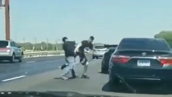 Ordinaire roadrage wordt verstoord door een spelbreker in functie