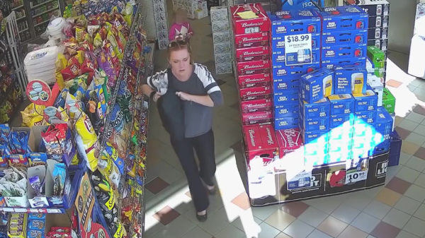 Stelende moeder van het jaar geeft haar dochter niet het goede voorbeeld