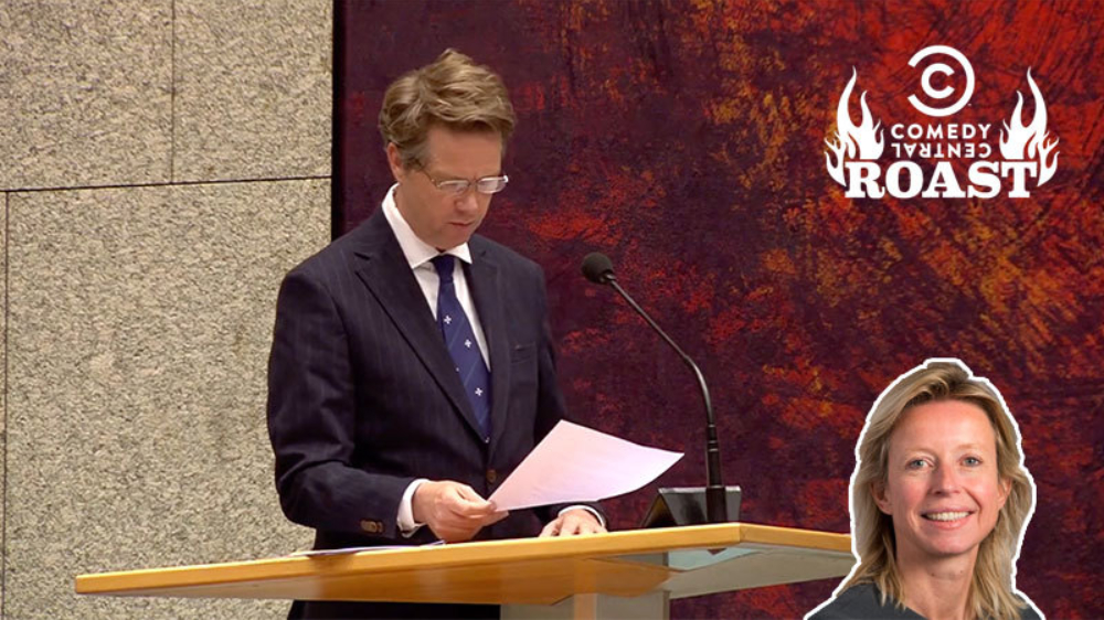 Martin Bosma (PVV) schittert in Tweede Kamer tijdens zijn Roast van Kajsa Ollongren (D66)