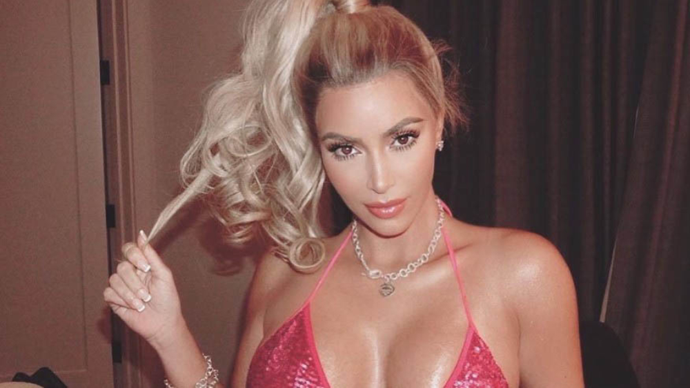Kim Kardashian ging met Halloween verkleed als het domme blondje uit Legally Blonde