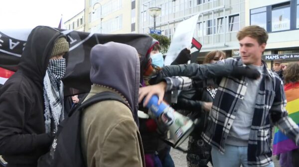 Verslaggever Powned belaagd door Antifa bij tegendemonstratie in Arnhem