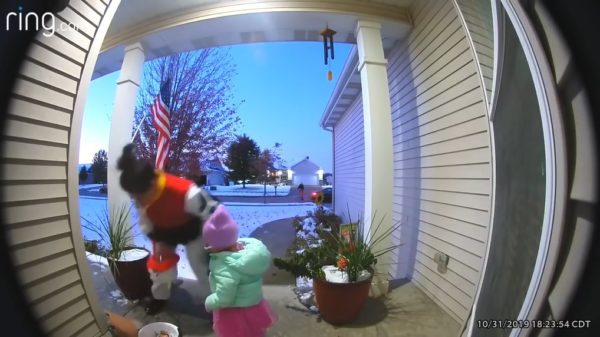 3-jarige is tijdens Halloween een beter persoon dan d'r Tokkiemoeder