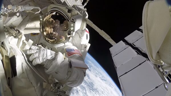NASA-astronaut verliest onderdeel van ISS-schild tijdens ruimtewandeling