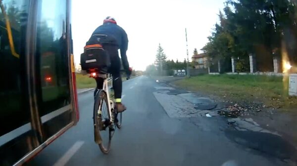 Wielrenner door een stadsbus omvergereden in het Poolse Łódź