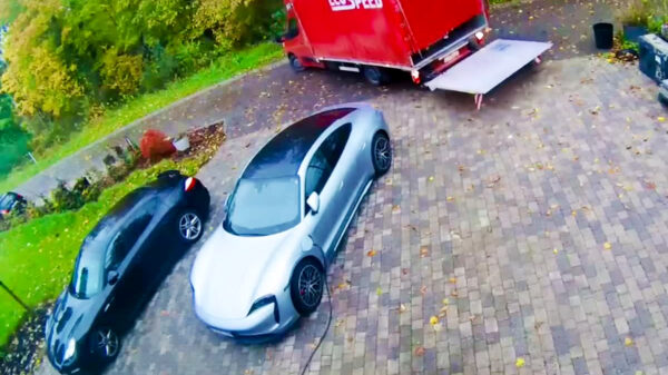 Porsche Taycan toegetakeld door vrachtchauffeur in het Belgische Rossignol