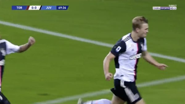 Lekker: De Ligt maakt zijn eerste officiële goal voor Juventus tijdens stadsderby tegen Torino