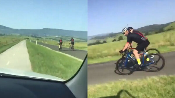 Automobilist zet asociale wielrenners even lekker op zijn plaats