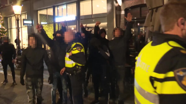 Hooligans FC Utrecht proberen knuffelsessie na PVV-winst te verstoren