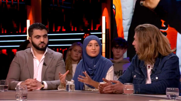 Moslima bij Khalid & Sophie: "Ik werd aangestaard in het OV na de verkiezingen"