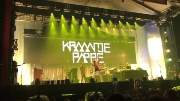 Kraantje Pappie doet een keurig John Coffey'tje tijdens show in America