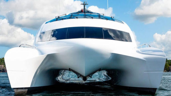 Porsche lanceert hun bizarre luxejacht Royal Falcon One