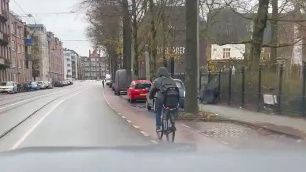 Amsterdamse taxichauffeur laat precies zien waarom 30 km/u kansloos is