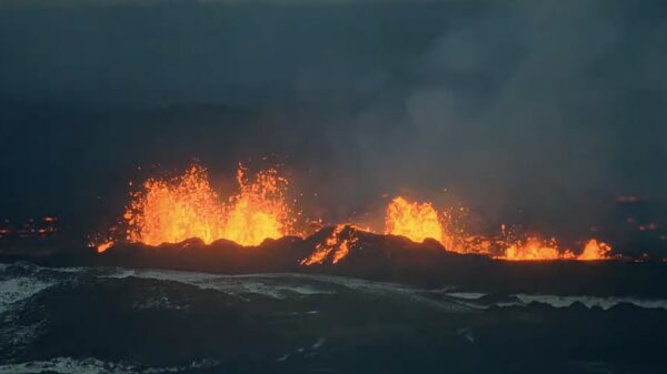 Live meegluren: vulkaan in IJsland barst uit