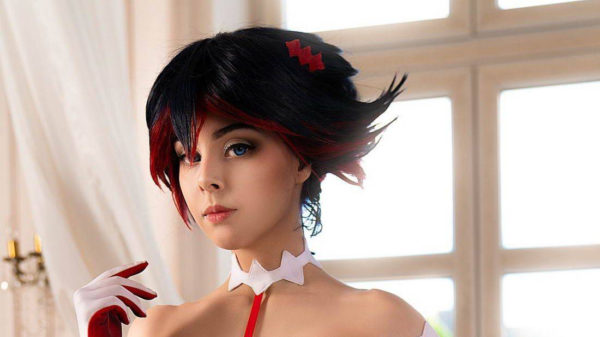 Halloween is dan wel voorbij, maar met deze sexy cosplay-dames genieten we nog even na