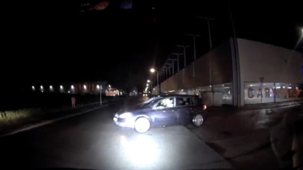 Tuurlijk joh, in Enschede hoef je niet te wachten maar néém je om 3 uur 's nachts gewoon voorrang