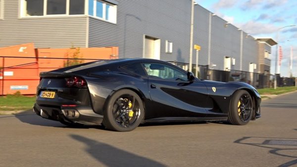 Even genieten van de acceleratie van een aantal peperdure en luide supercars