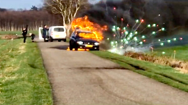 Auto met lading vuurwerk compleet afgebrand in Zuidwolde