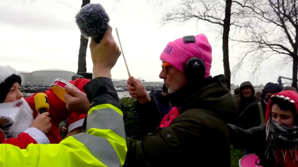 Bender belaagd bij demonstratie tegen een Amsterdams kolenspoor