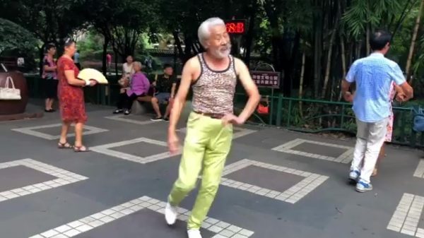 Chinese opa heeft meer swagger dan jij