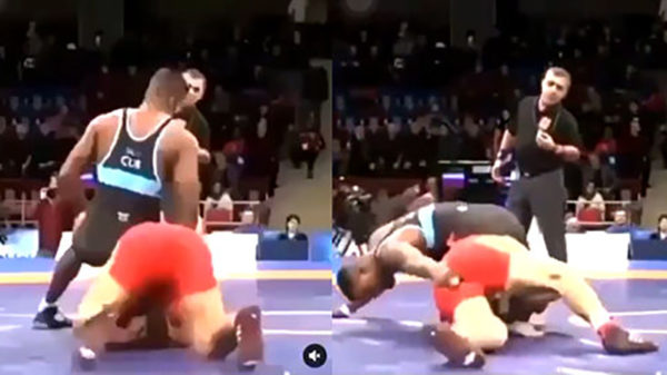 Worstelaar gebruikt gemene greep op zijn tegenstander