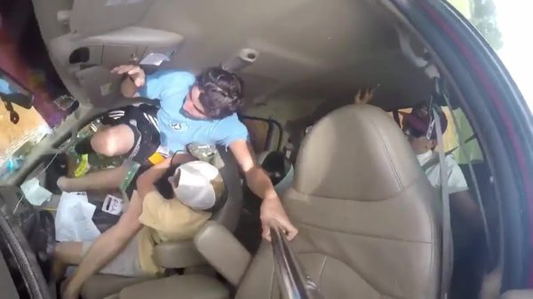 Faalhaas flipt complete pick-up op z'n kantje na mislukte drift