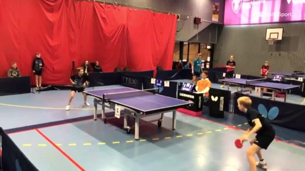 Pingpongkoters laten even zien hoe je moet tafeltennissen