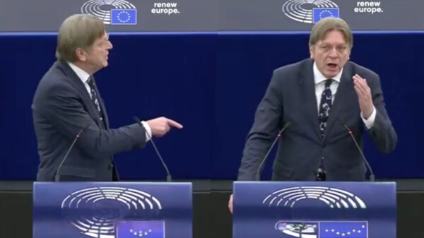 Guy Verhofstadt is kwaad en wil veel meer wapens naar Oekraïne sturen
