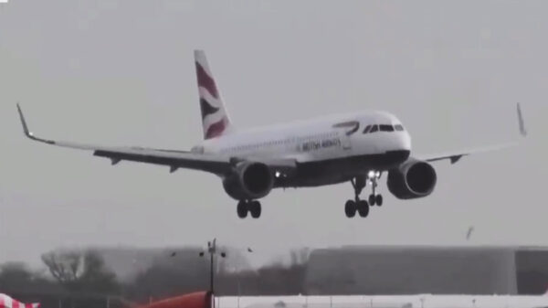 Storm Isha zorgde voor een aantal spectaculaire landingen op Heathrow