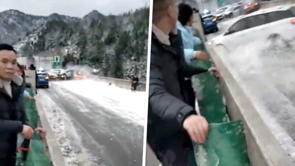 Chinese automobilisten klappen door "zwart ijs" in volle vaart op elkaar