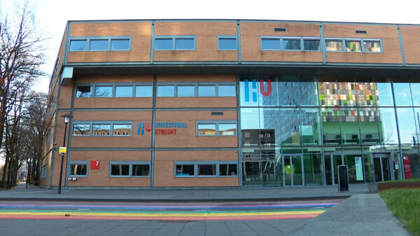 Keiharde kritiek op Hogeschool Utrecht vanwege uitstellen lezingen over de Holocaust