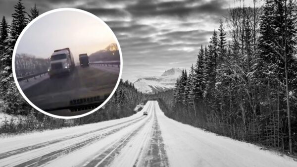 Russische automobilist ontsnapt aan de dood bij inhalende vrachtwagen