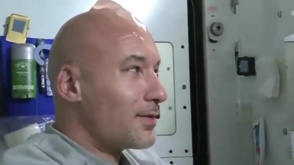 Je haren wassen in zero gravity is een heel bijzondere ervaring