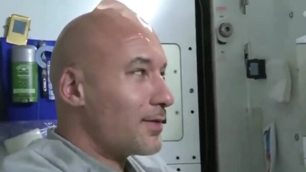 Je haren wassen in zero gravity is een heel bijzondere ervaring