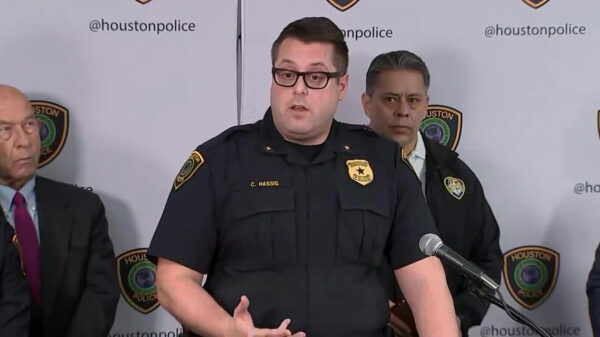 Politie Houston onderzocht welke pronouns te gebruiken voor de schutter bij Lakewood Church
