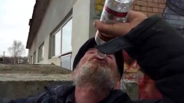 Begin de week eens met 3 liter wodka in 90 seconden