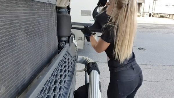 Het is tijd voor de periodieke check-up van onze vriendin Angelica Larsson